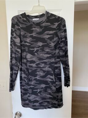 Athleta Black & Gray Camo Long-Sleeve Dress